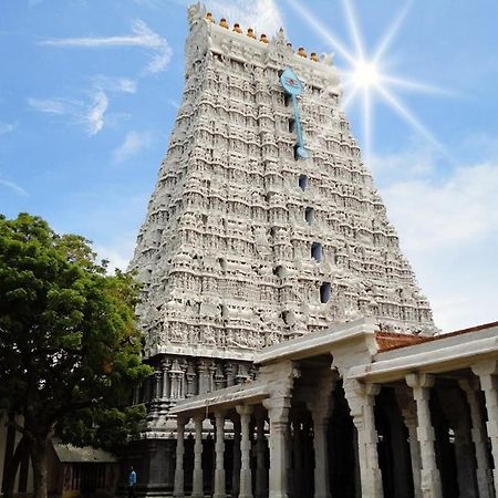 Thiruchendur Stayz Vairavel Residency Tiruchchendūr Dış mekan fotoğraf