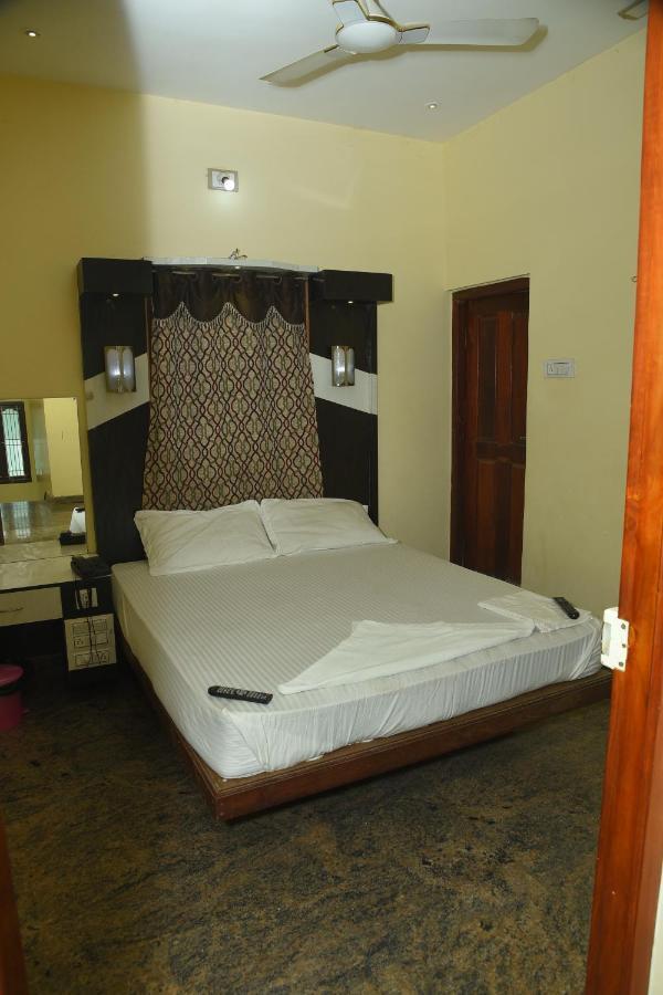 Thiruchendur Stayz Vairavel Residency Tiruchchendūr Dış mekan fotoğraf
