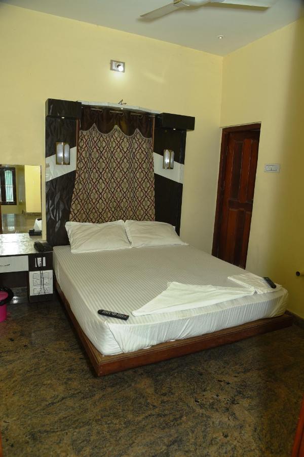 Thiruchendur Stayz Vairavel Residency Tiruchchendūr Dış mekan fotoğraf
