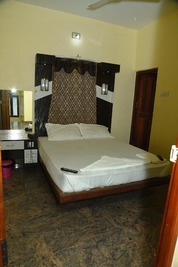 Thiruchendur Stayz Vairavel Residency Tiruchchendūr Dış mekan fotoğraf