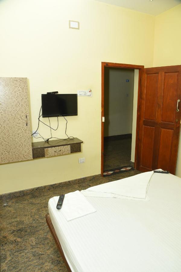 Thiruchendur Stayz Vairavel Residency Tiruchchendūr Dış mekan fotoğraf
